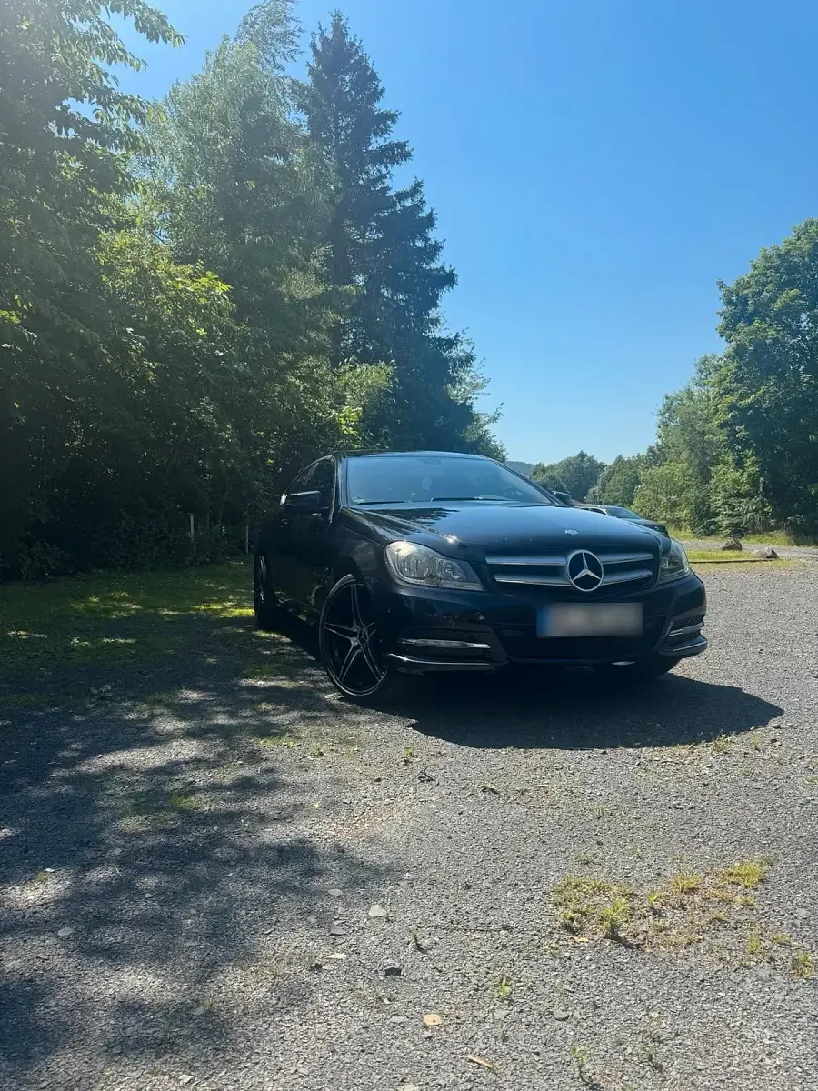 Gebraucht Mercedes C180 165 PS (121 kW) 2011 Schwarz Coupé