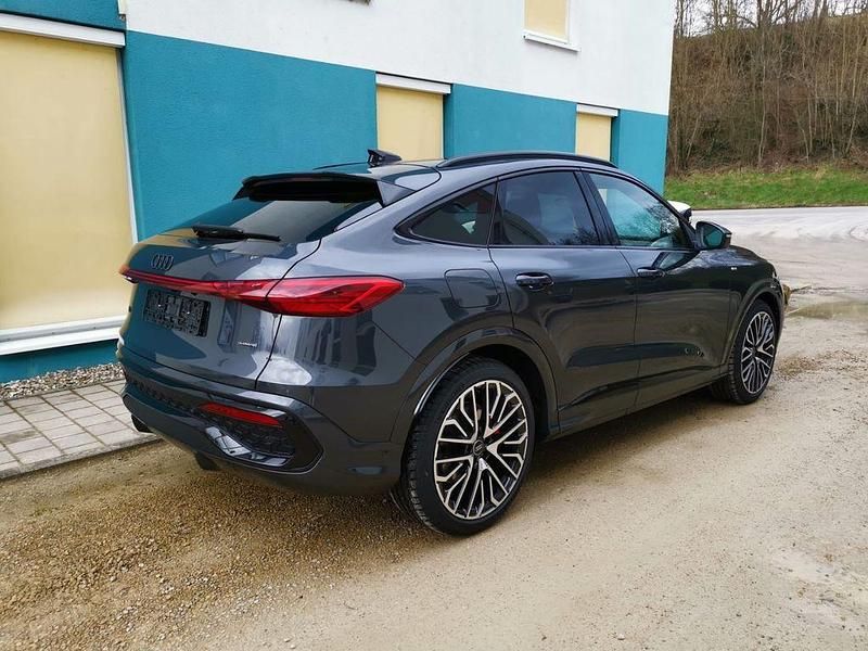 Neu Audi Q5 Sportback Sport 204 PS (150 kW) 2026 Grau SUV