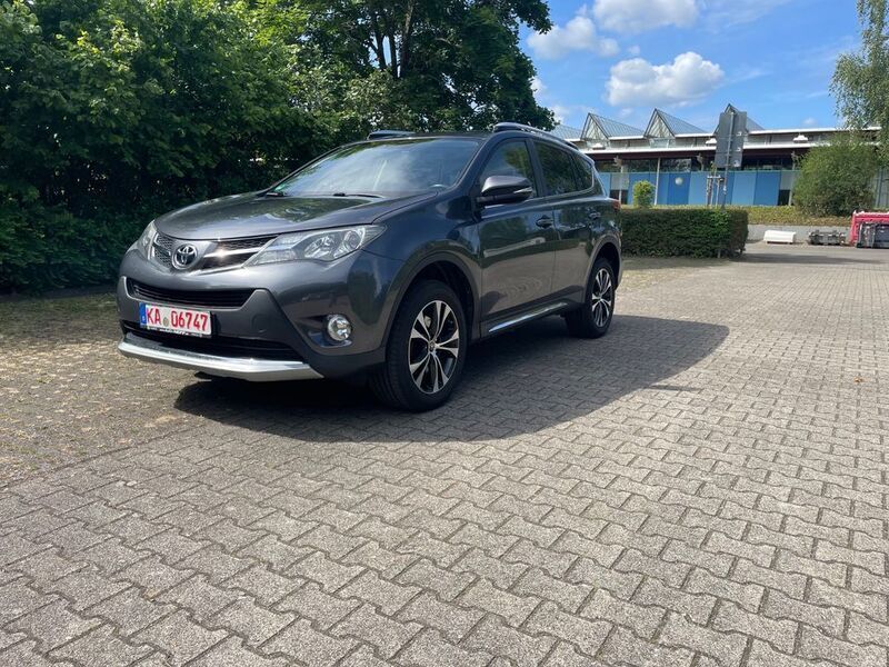 Grau Gebraucht 2015 Toyota RAV4 Edition-S SUV | 13.250 € (Guter Preis) - Bild 1/4