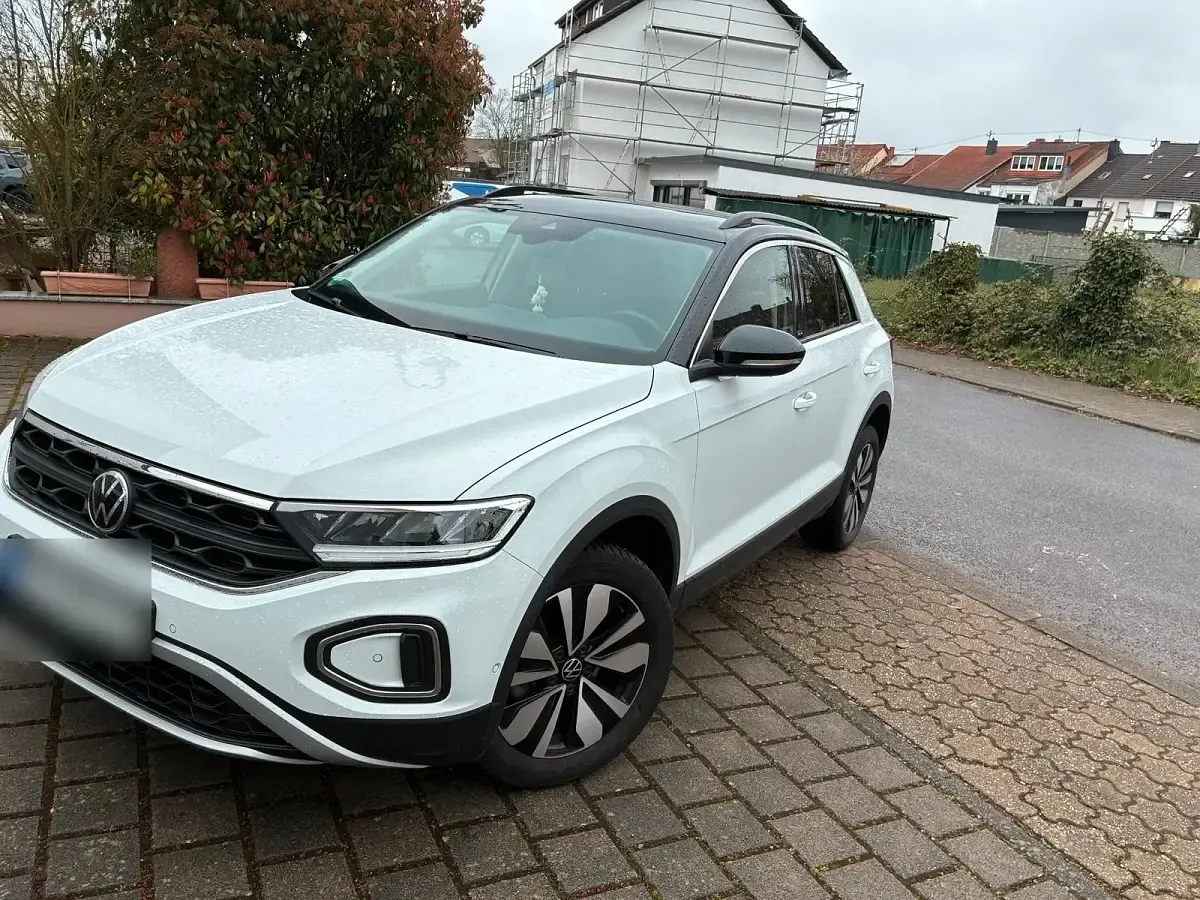 Gebraucht VW T-Roc Move 110 PS (80 kW) 2024 Weiß SUV