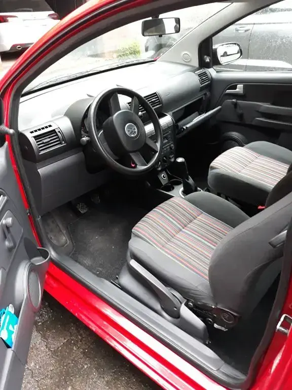 Używany VW Fox 54 KM (39 kW) 2006 Czerwony Hatchback