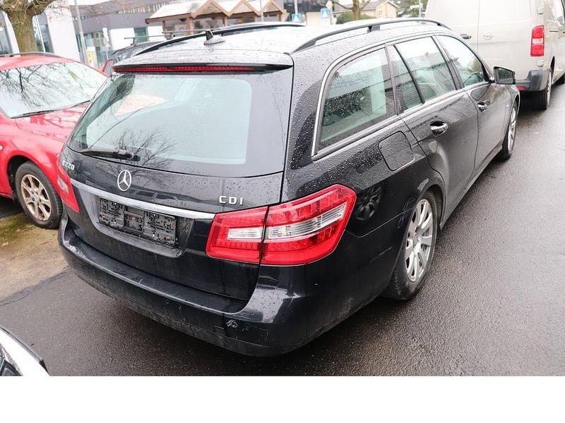 Gebraucht Mercedes E220 170 PS (125 kW) 2011 Schwarz Limousine