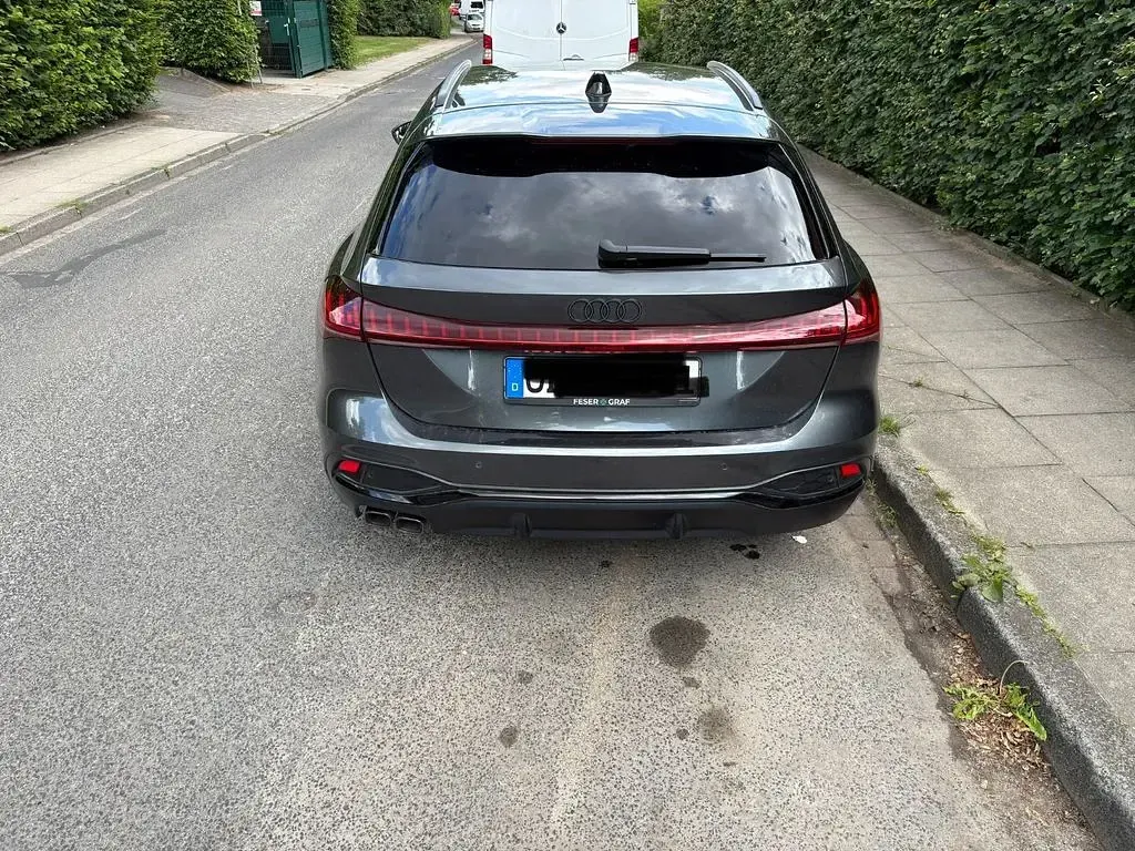 Gebraucht Audi A5 Edition .1 204 PS (150 kW) 2024 Grau Kombi