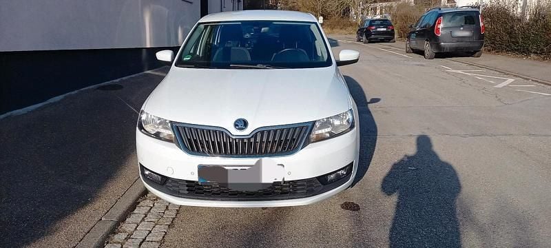 Gebraucht Skoda Rapid 95 PS (69 kW) 2019 Weiß Kleinwagen