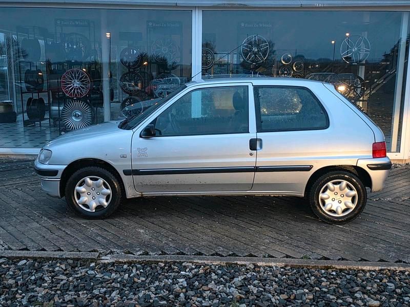Gebraucht Peugeot 106 60 PS (44 kW) 2003 Silber Kleinwagen