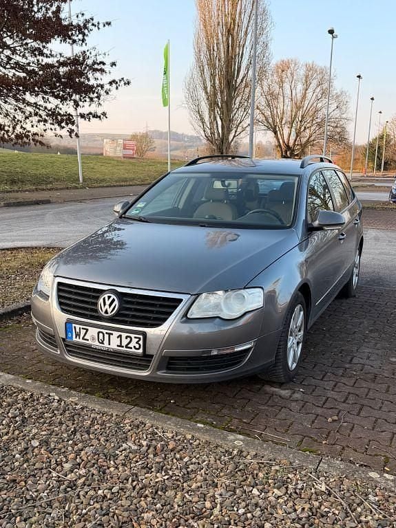 Grau Gebraucht 2006 VW Passat Comfortline Limousine | 3.000 € (Guter Preis) - Bild 1/4