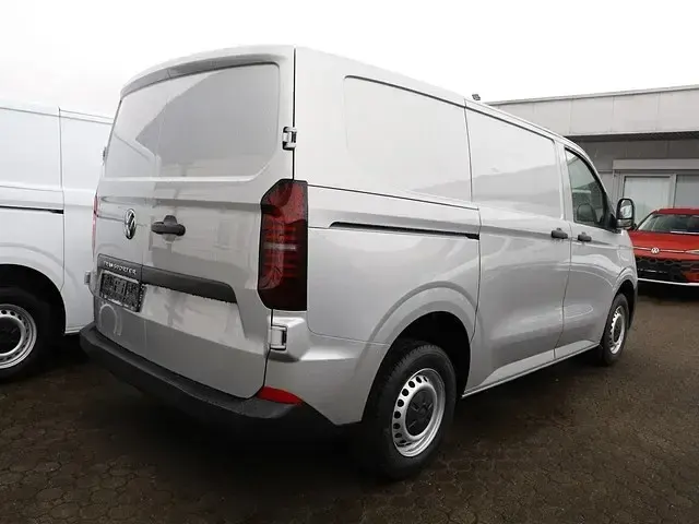 Neu VW T7 150 PS (110 kW) 2026 Light grey metallic Van