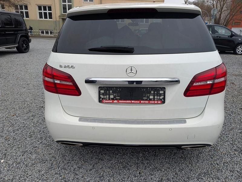 Gebraucht Mercedes B200 156 PS (114 kW) 2016 Weiß Van / Kleinbus
