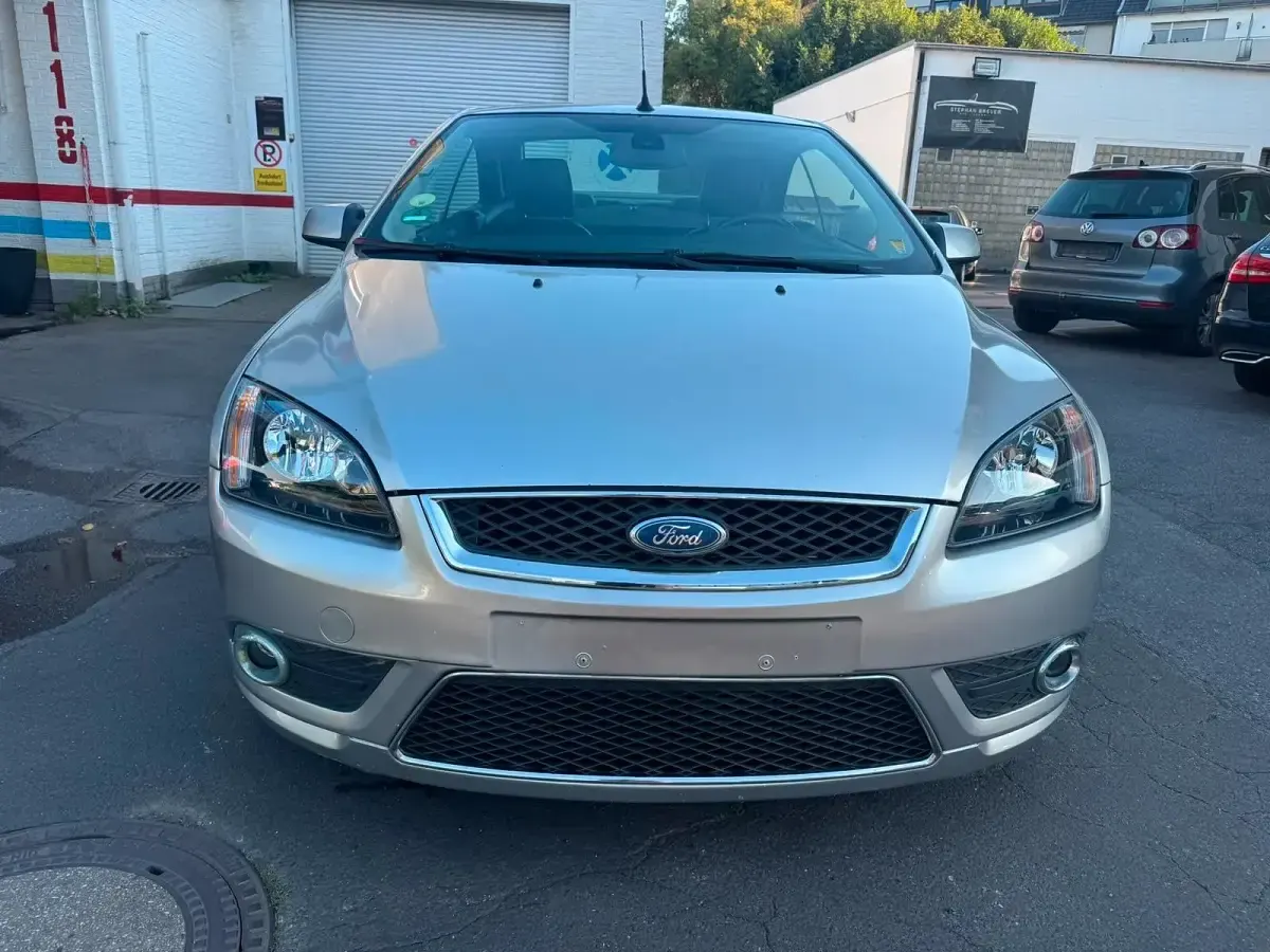 Gebraucht Ford Focus Cabriolet 145 PS (106 kW) 2008 Grau Cabrio