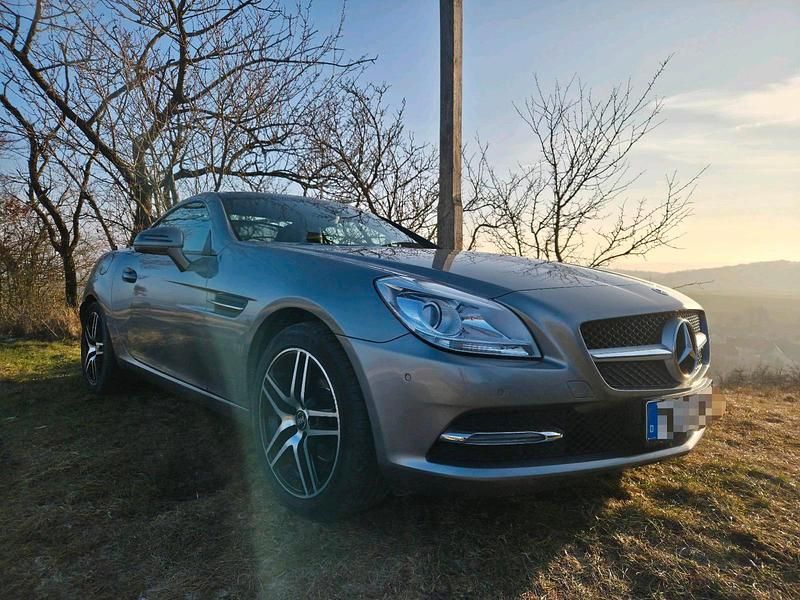 Grau Gebraucht 2015 Mercedes SLK200 Cabrio | 20.250 € - Bild 1/4