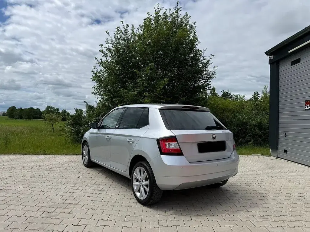Gebraucht Skoda Fabia Joy 60 PS (44 kW) 2016 Silber Limousine