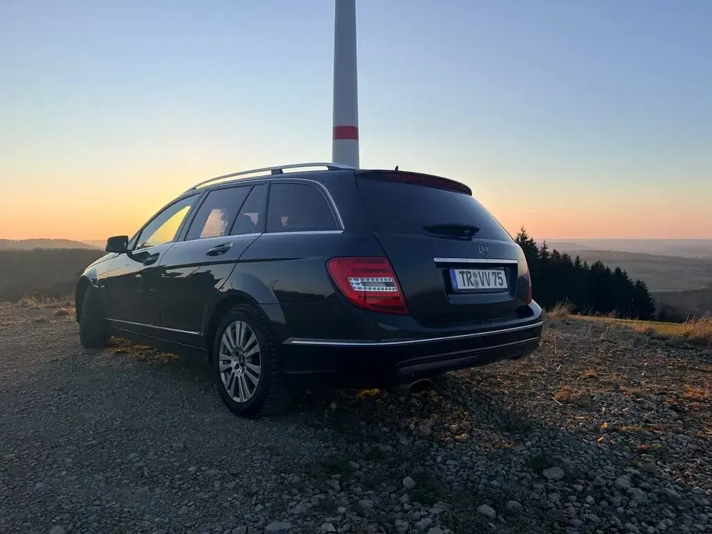 Gebraucht Mercedes 220 171 PS (125 kW) 2011 Schwarz Limousine