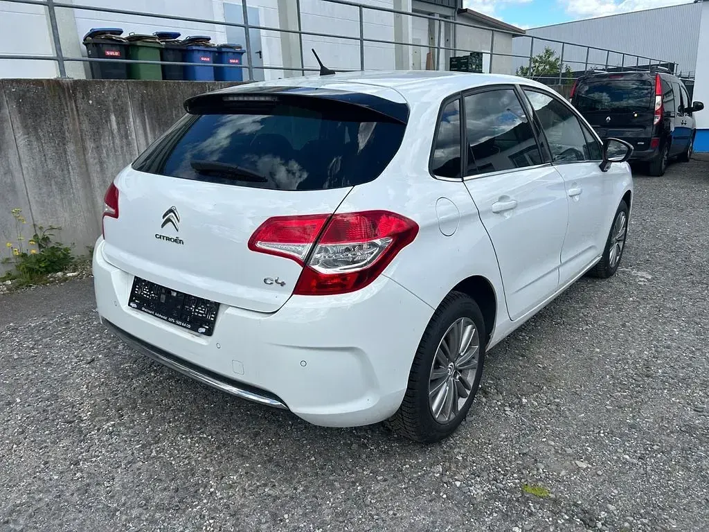 Used Citroën C4 SELECTION 92 HP (67 kW) 2013 White Sedan