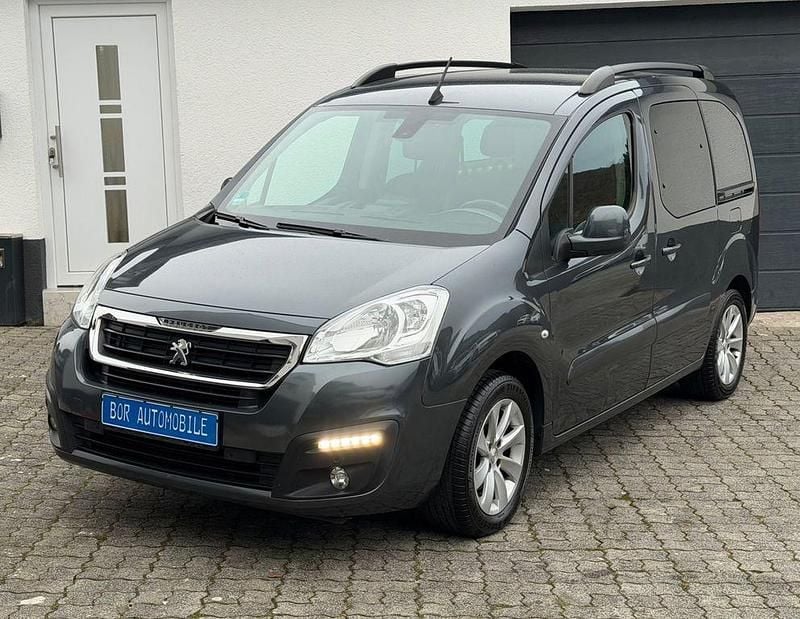 Grau Gebraucht 2017 Peugeot Partner Tepee Allure Van / Kleinbus | 9.970 € (Fairer Preis) - Bild 1/4