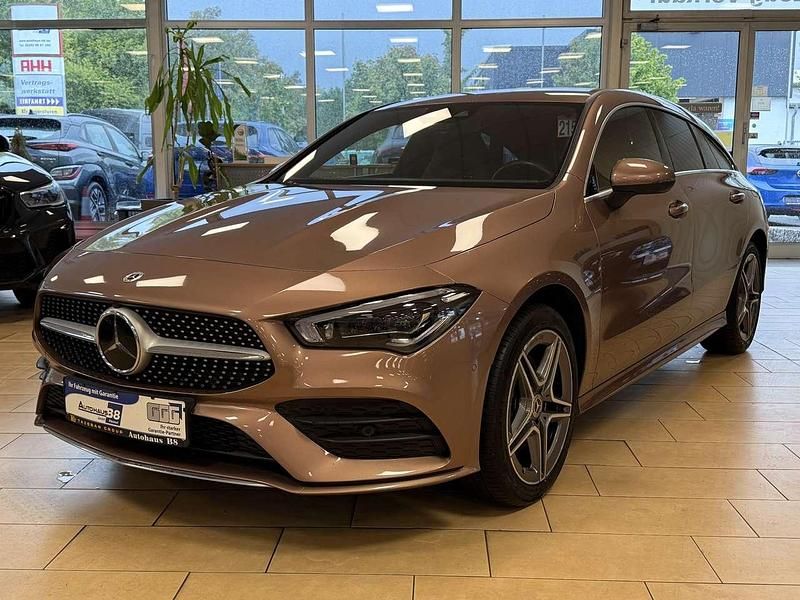 Rosegold metalliclack Gebraucht 2023 Mercedes CLA250 AMG line Limousine | 26.500 € - Bild 1/4
