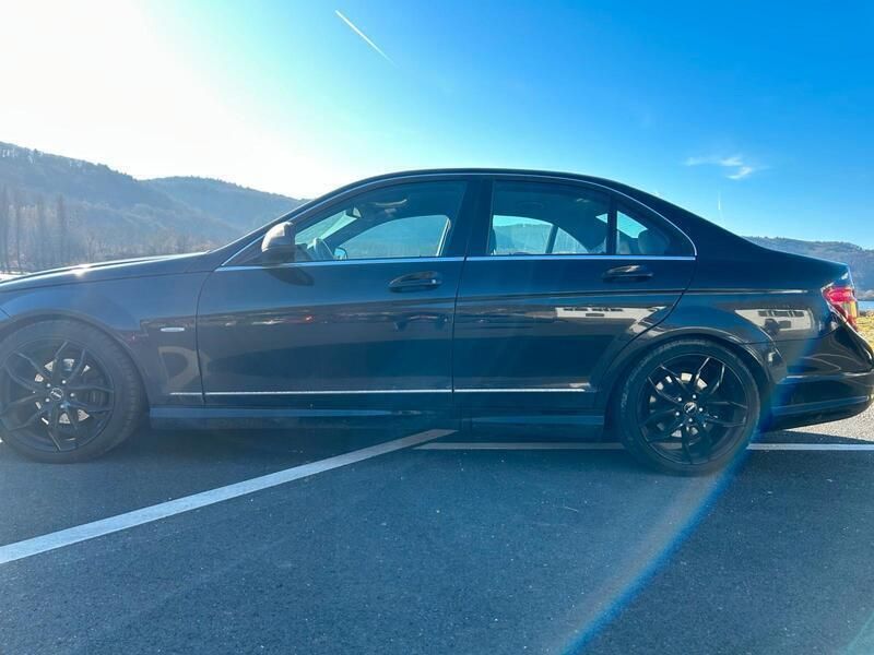 Schwarz Gebraucht 2008 Mercedes C180 Avantgarde Limousine | 9.200 € (Etwas zu teuer) - Bild 1/4