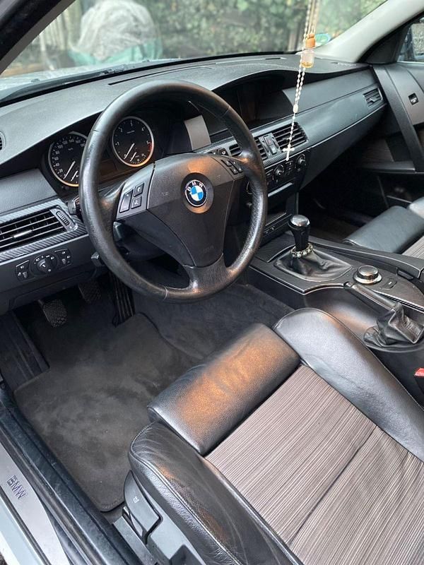 Gebraucht BMW 525 177 PS (130 kW) 2006 Grau Limousine