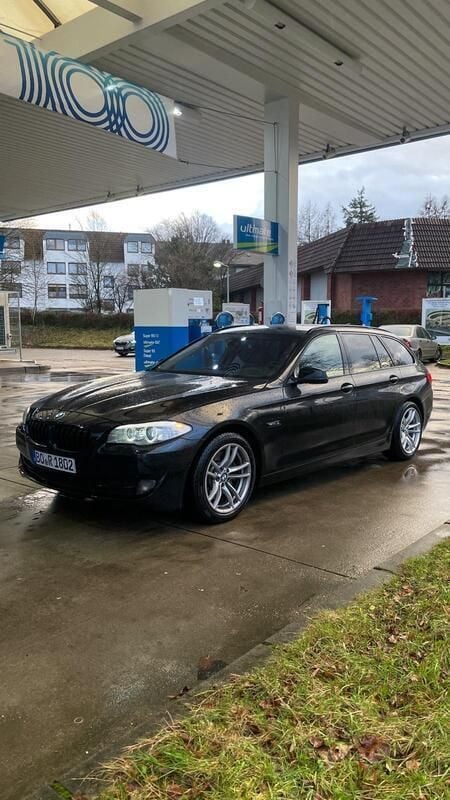 Schwarz Gebraucht 2011 BMW 530 Kombi | 6.995 € (Superpreis) - Bild 1/4