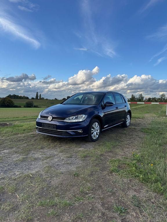 Blau Gebraucht 2018 VW Golf VII Join Limousine | 13.500 € (Guter Preis) - Bild 1/4