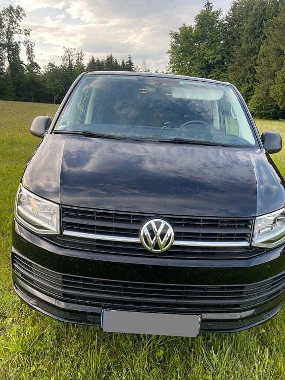 Second-hand VW Multivan Trendline 150 CP (110 kW) 2018 Negru Monovolum