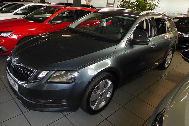 Grau Gebraucht 2018 Skoda Octavia Kombi | 14.990 € (Fairer Preis) - Bild 1/4