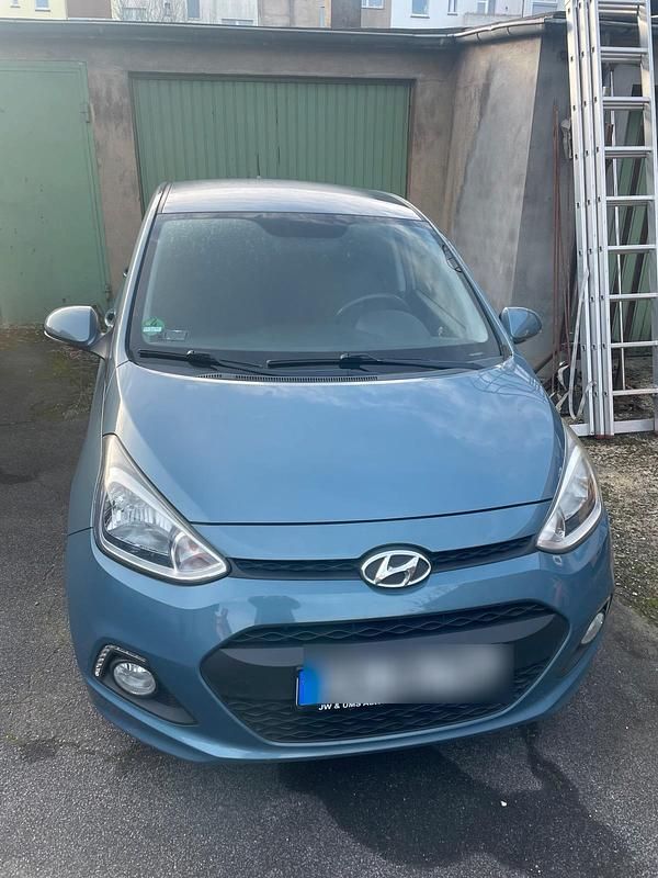 Blau Gebraucht 2016 Hyundai i10 Passion Kleinwagen | 5.300 € (Guter Preis) - Bild 1/4