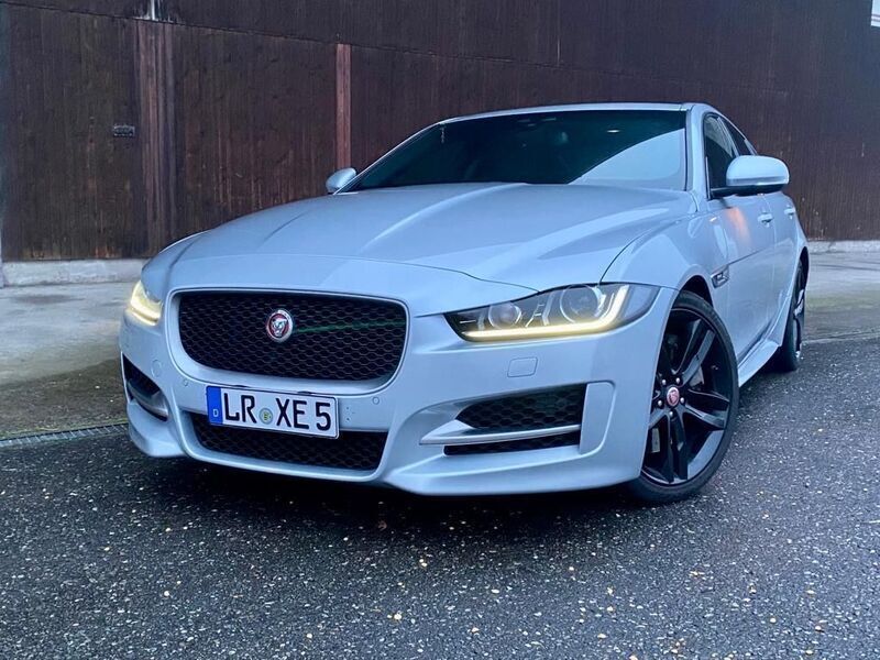 Silber Gebraucht 2018 Jaguar XE R-Sport Limousine | 19.999 € (Fairer Preis) - Bild 1/4