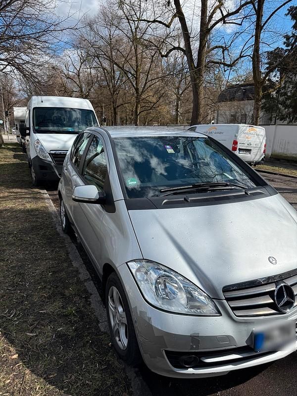 Gebraucht Mercedes A160 95 PS (69 kW) 2011 Silber Kleinwagen