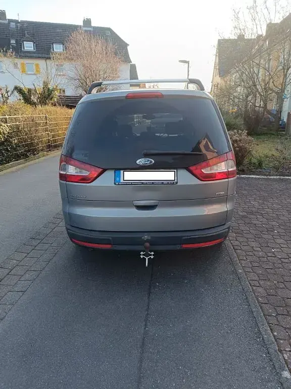 Gebraucht Ford Galaxy Trend 140 PS (102 kW) 2009 Grau Van / Kleinbus