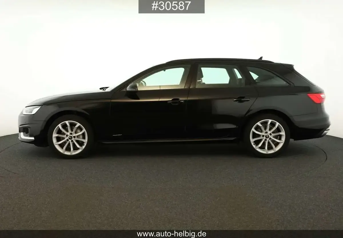Używany Audi A4 Advanced 204 KM (150 kW) 2022 Czarny Kombi