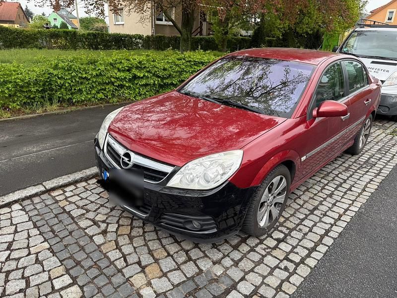 Rot Gebraucht 2008 Opel Vectra Edition+ Limousine | 2.000 € (Fairer Preis) - Bild 1/4