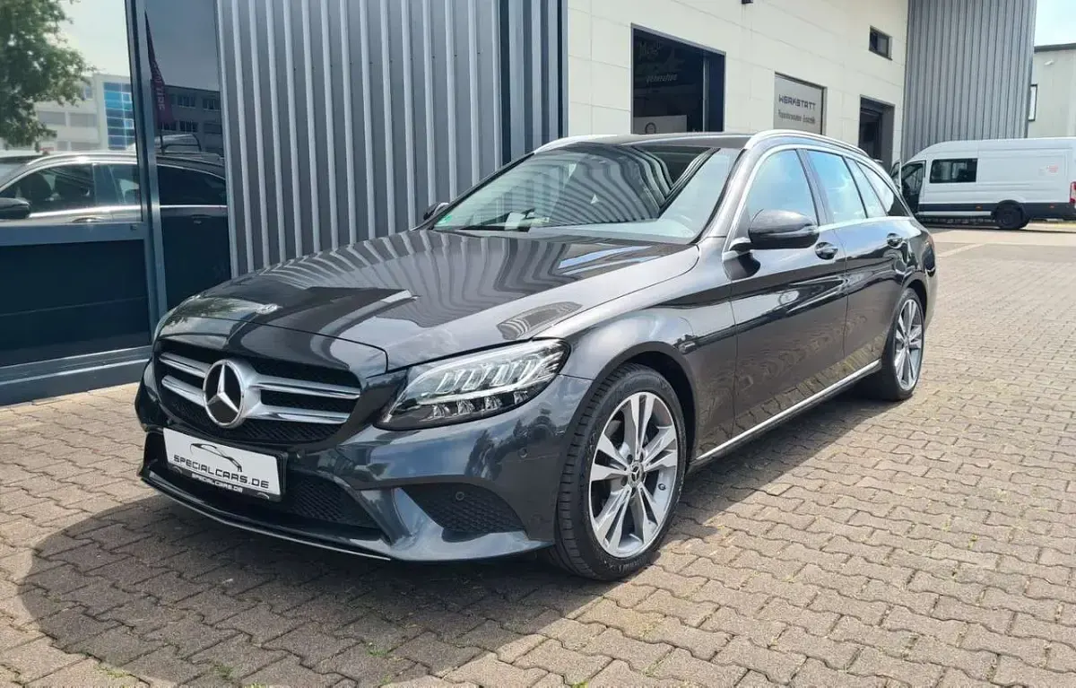 Gebraucht Mercedes C200 Avantgarde 160 PS (117 kW) 2021 Graphitgrau Kombi