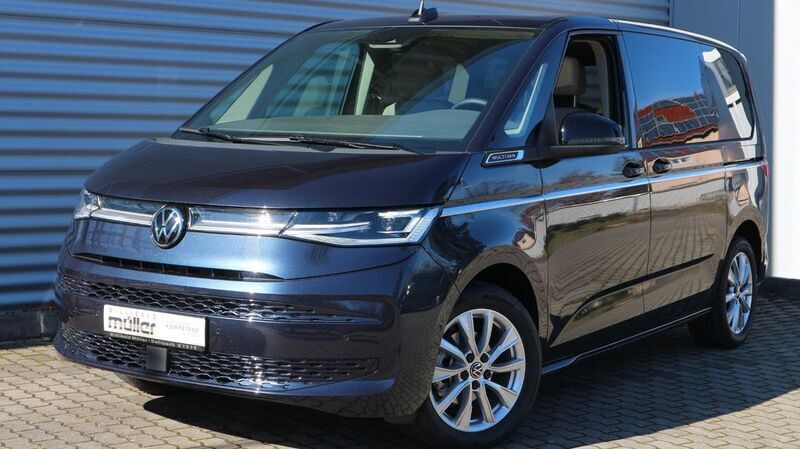 Blau Gebraucht 2024 VW Multivan Style Van / Kleinbus | 64.930 € (Teuer) - Bild 1/4