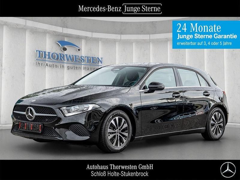 Unilack nachtschwarz Gebraucht 2024 Mercedes A180 Limousine | 28.390 € (Fairer Preis) - Bild 1/4