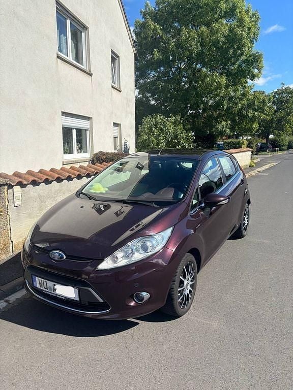 Rot Gebraucht 2010 Ford Fiesta Titanium Limousine | 2.700 € (Guter Preis) - Bild 1/4