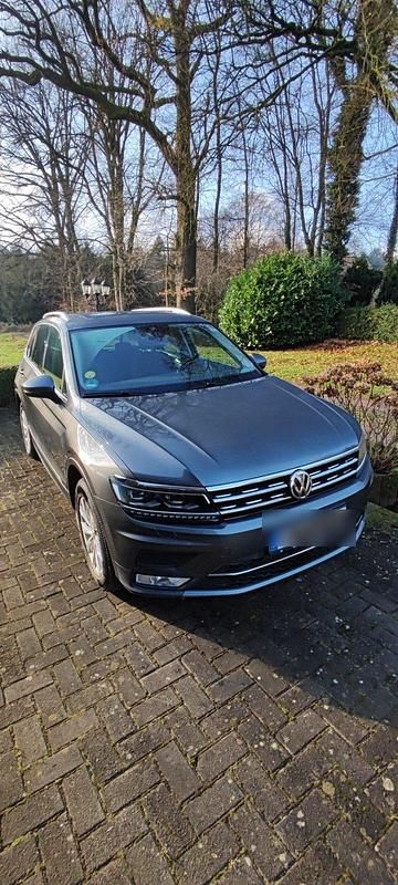 Grau Gebraucht 2016 VW Tiguan Highline SUV | 19.490 € (Guter Preis) - Bild 1/4