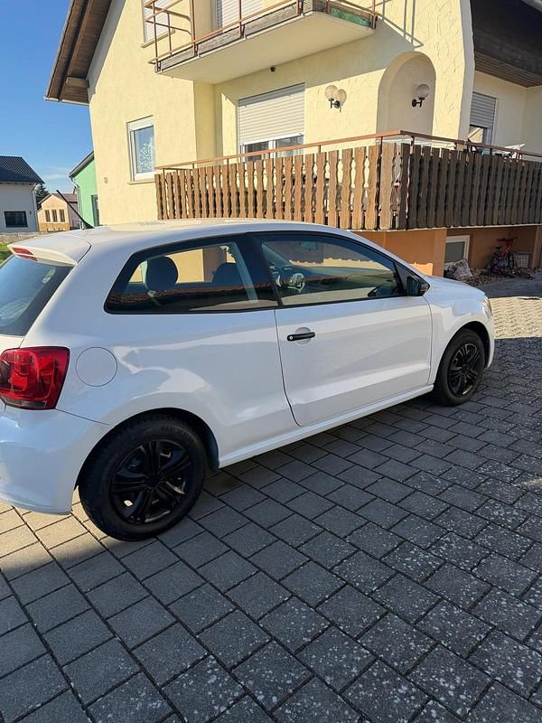 Used VW Polo 75 HP (55 kW) 2010 White Hatchback