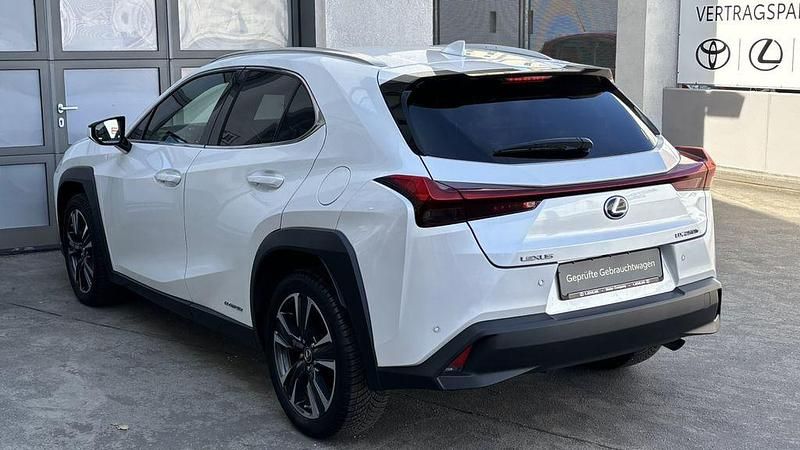 Gebraucht Lexus UX 250h 184 PS (135 kW) 2022 Weiß SUV