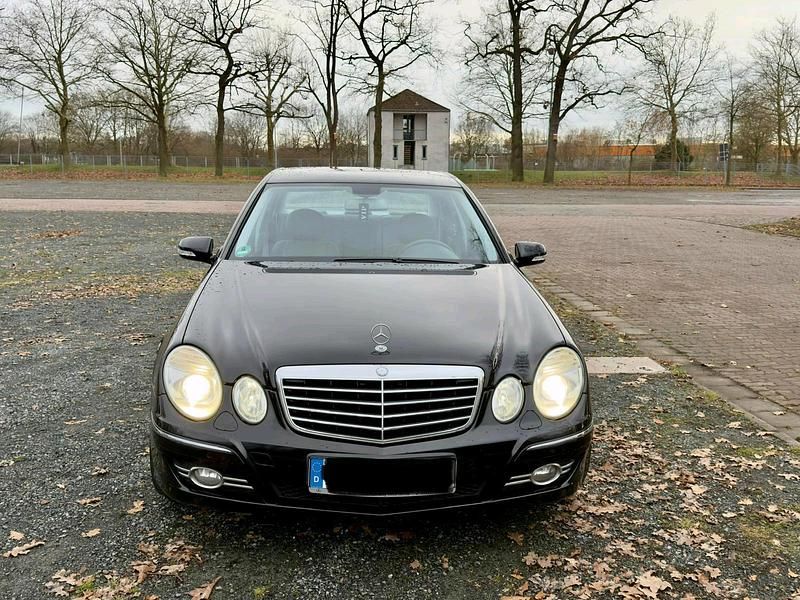 Gebraucht Mercedes E280 231 PS (169 kW) 2007 Schwarz Limousine