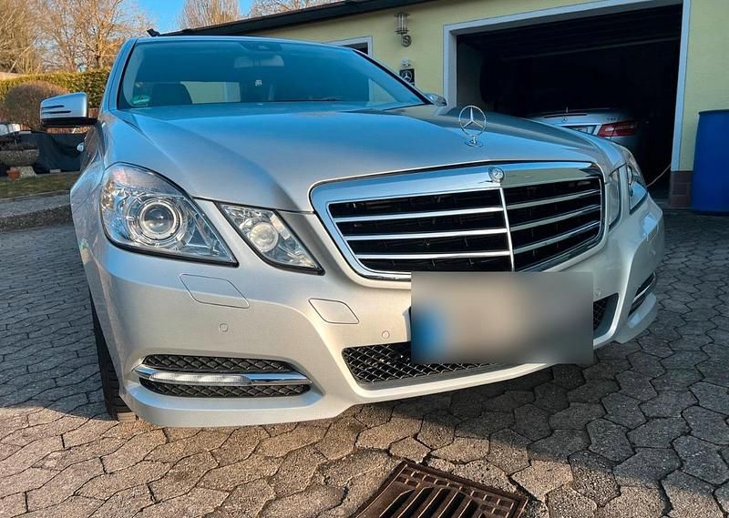 Gebraucht Mercedes E200 Avantgarde 184 PS (135 kW) 2012 Silber Limousine