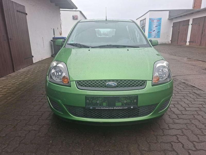 Gebraucht Ford Fiesta 80 PS (58 kW) 2008 Manzanagrün metallic Kleinwagen