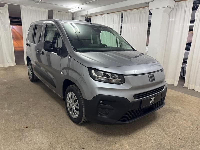 Neu Fiat Doblò 131 PS (96 kW) 2026 Grau Van / Kleinbus