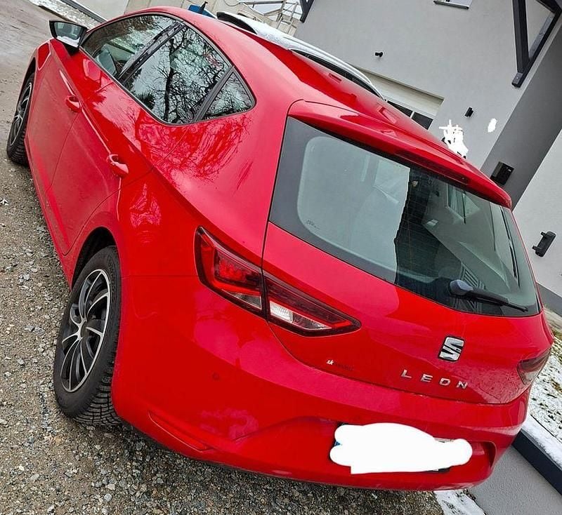 Gebraucht Seat Leon Style 122 PS (89 kW) 2013 Rot Limousine