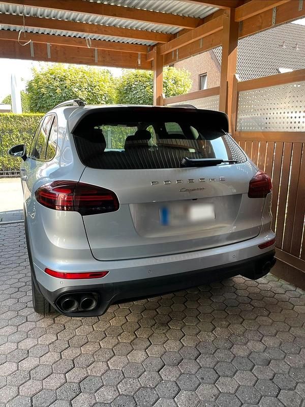 Second-hand Porsche Cayenne 262 CP (192 kW) 2015 Argintiu SUV