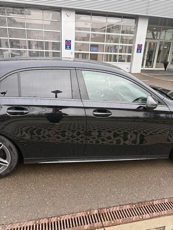 Gebraucht Mercedes A180 AMG line 136 PS (100 kW) 2022 Schwarz Kleinwagen