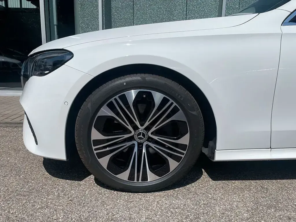 Gebraucht Mercedes E220 Avantgarde 197 PS (144 kW) 2025 Unilack polarweiß Kombi