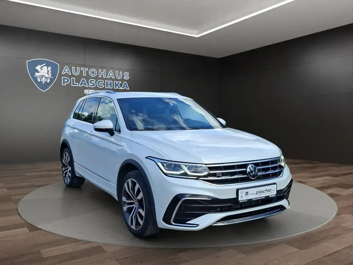 Gebraucht VW Tiguan R-line 245 PS (180 kW) 2022 Oryxweiß perlmutteffekt SUV