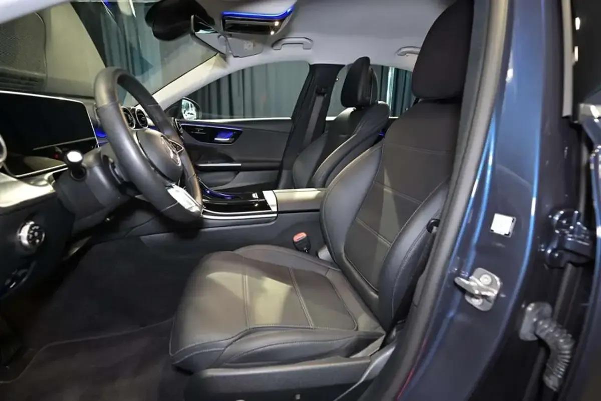 Gebraucht Mercedes C180 170 PS (125 kW) 2025 Metalliclack sodalithblau Limousine
