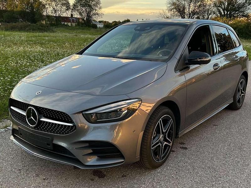 Grau Gebraucht 2022 Mercedes 250 AMG line Kombi | 28.600 € (Guter Preis) - Bild 1/4