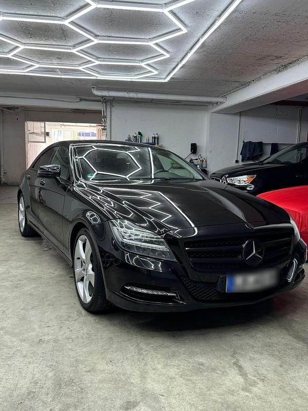 Schwarz Gebraucht 2012 Mercedes CLS350 Limousine | 23.499 € (Teuer) - Bild 1/4